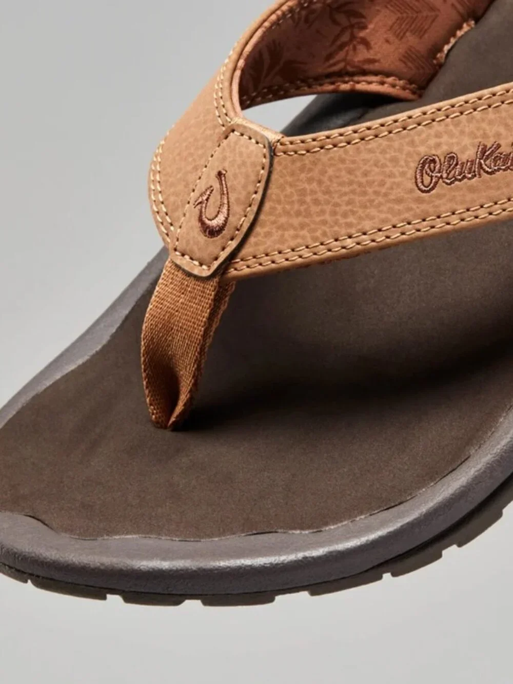 OluKai 'Ohana Tan / Dark Java Sandals